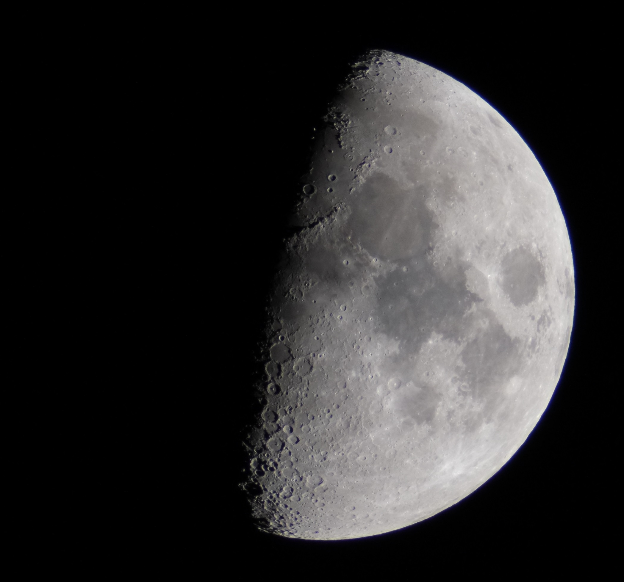 月齢8.1の写真
